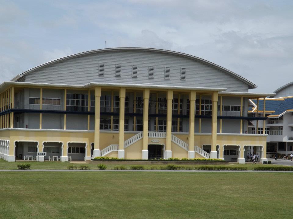 ผู้เข้าประกวดนางสาวไทย เยี่ยมชมโรงเรียนวชิราวุธ วิทยาลัย