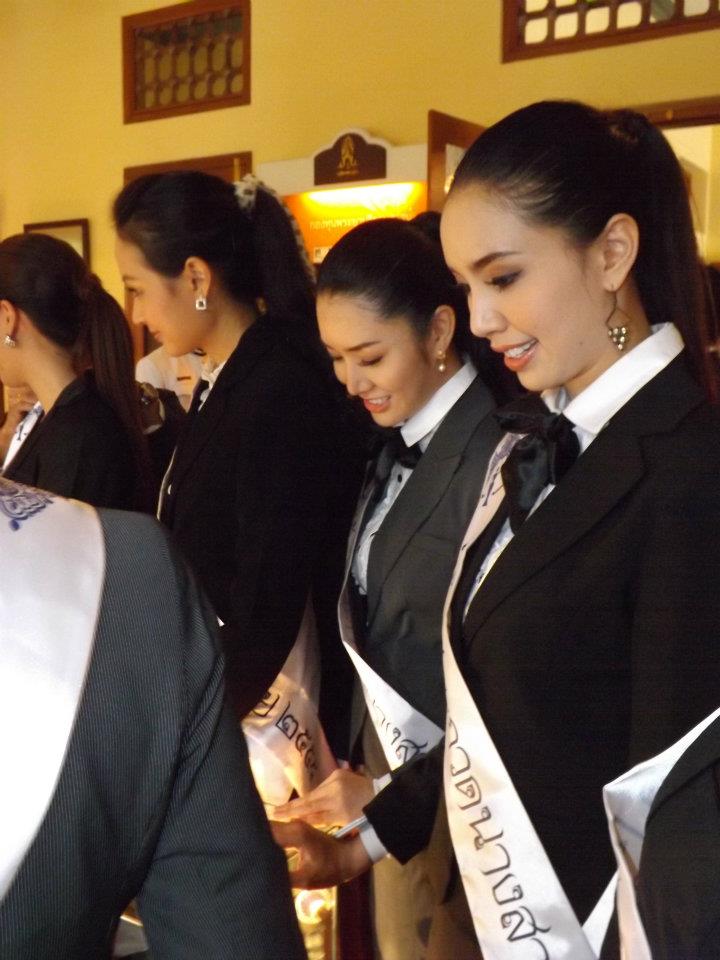 ผู้เข้าประกวดนางสาวไทย เยี่ยมชมโรงเรียนวชิราวุธ วิทยาลัย