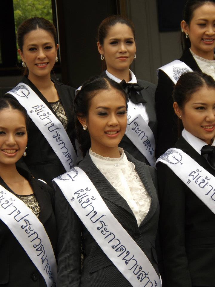 ผู้เข้าประกวดนางสาวไทย เยี่ยมชมโรงเรียนวชิราวุธ วิทยาลัย