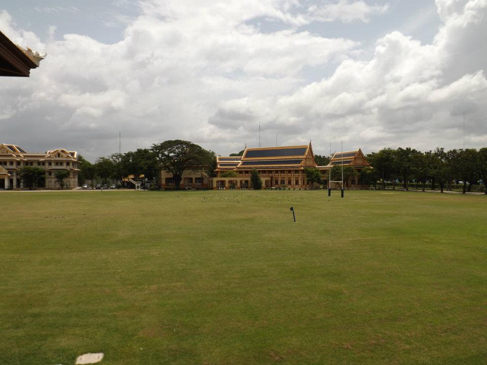 ผู้เข้าประกวดนางสาวไทย เยี่ยมชมโรงเรียนวชิราวุธ วิทยาลัย