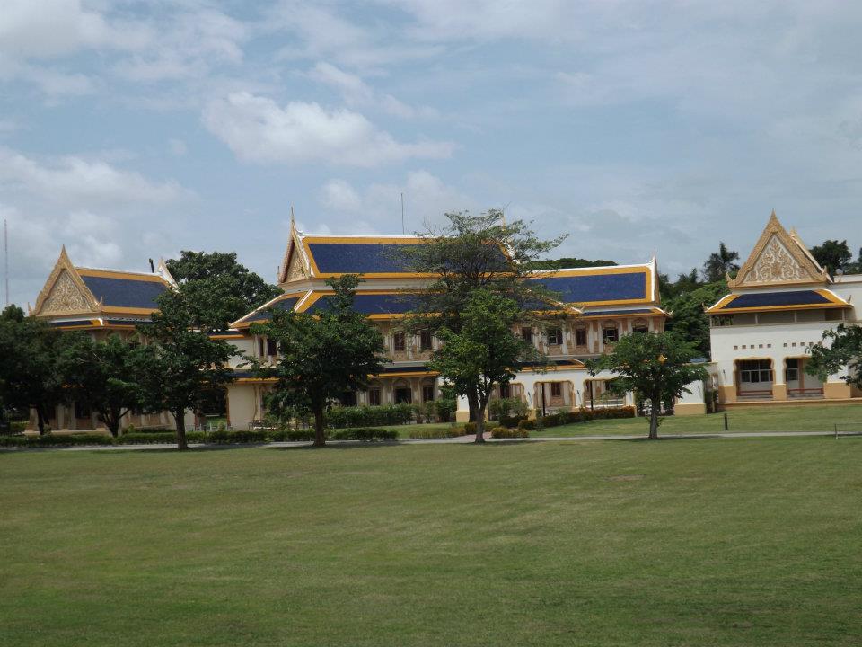 ผู้เข้าประกวดนางสาวไทย เยี่ยมชมโรงเรียนวชิราวุธ วิทยาลัย