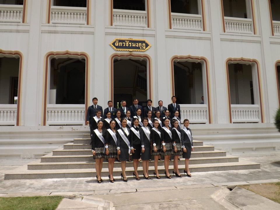 ผู้เข้าประกวดนางสาวไทย เยี่ยมชมโรงเรียนวชิราวุธ วิทยาลัย