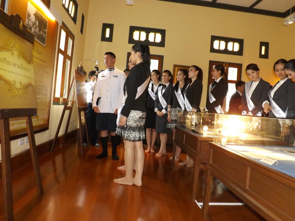 ผู้เข้าประกวดนางสาวไทย เยี่ยมชมโรงเรียนวชิราวุธ วิทยาลัย