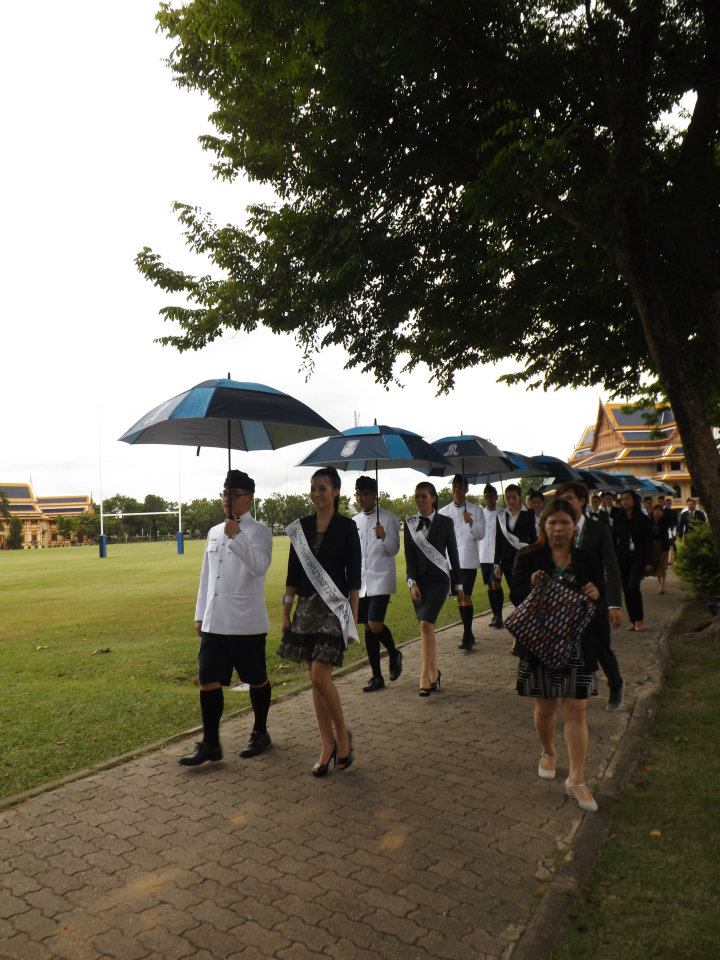 ผู้เข้าประกวดนางสาวไทย เยี่ยมชมโรงเรียนวชิราวุธ วิทยาลัย