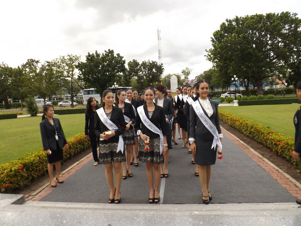 ผู้เข้าประกวดนางสาวไทย เยี่ยมชมโรงเรียนวชิราวุธ วิทยาลัย