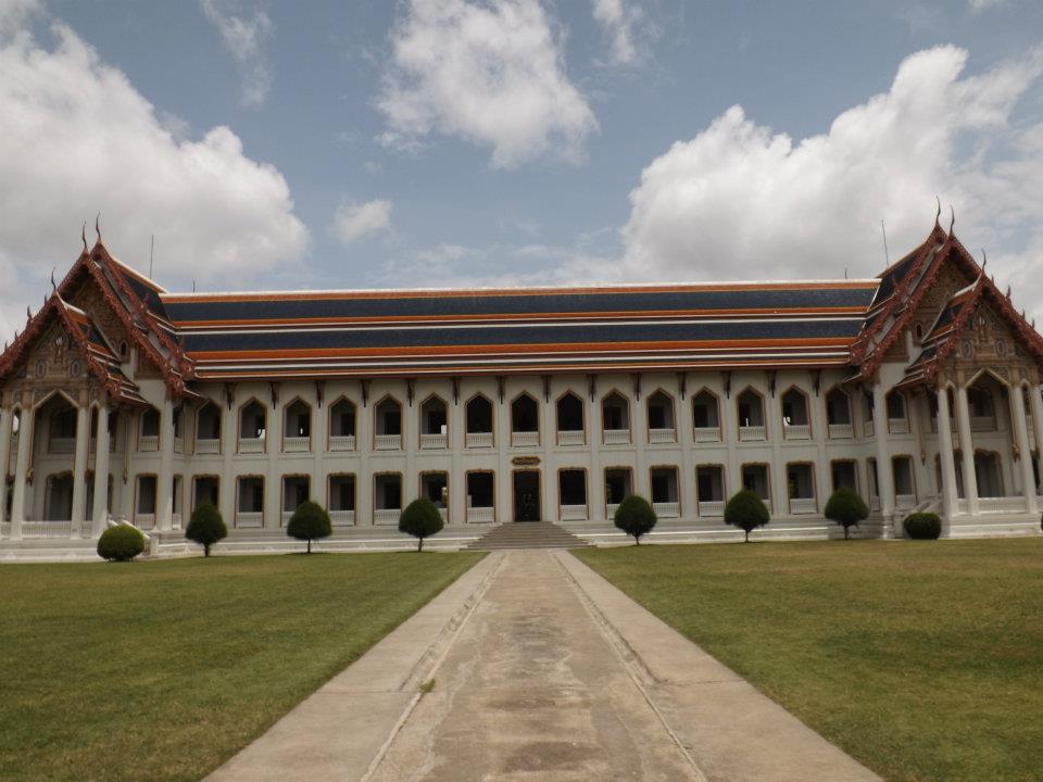 ผู้เข้าประกวดนางสาวไทย เยี่ยมชมโรงเรียนวชิราวุธ วิทยาลัย