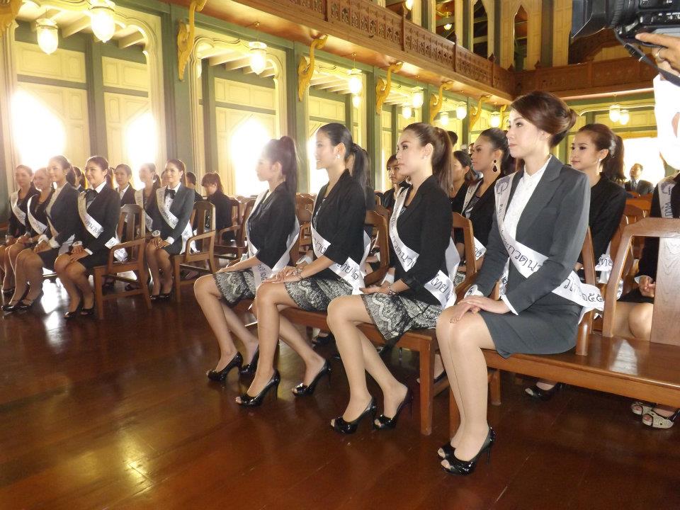 ผู้เข้าประกวดนางสาวไทย เยี่ยมชมโรงเรียนวชิราวุธ วิทยาลัย