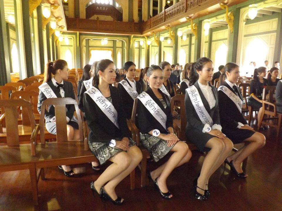 ผู้เข้าประกวดนางสาวไทย เยี่ยมชมโรงเรียนวชิราวุธ วิทยาลัย