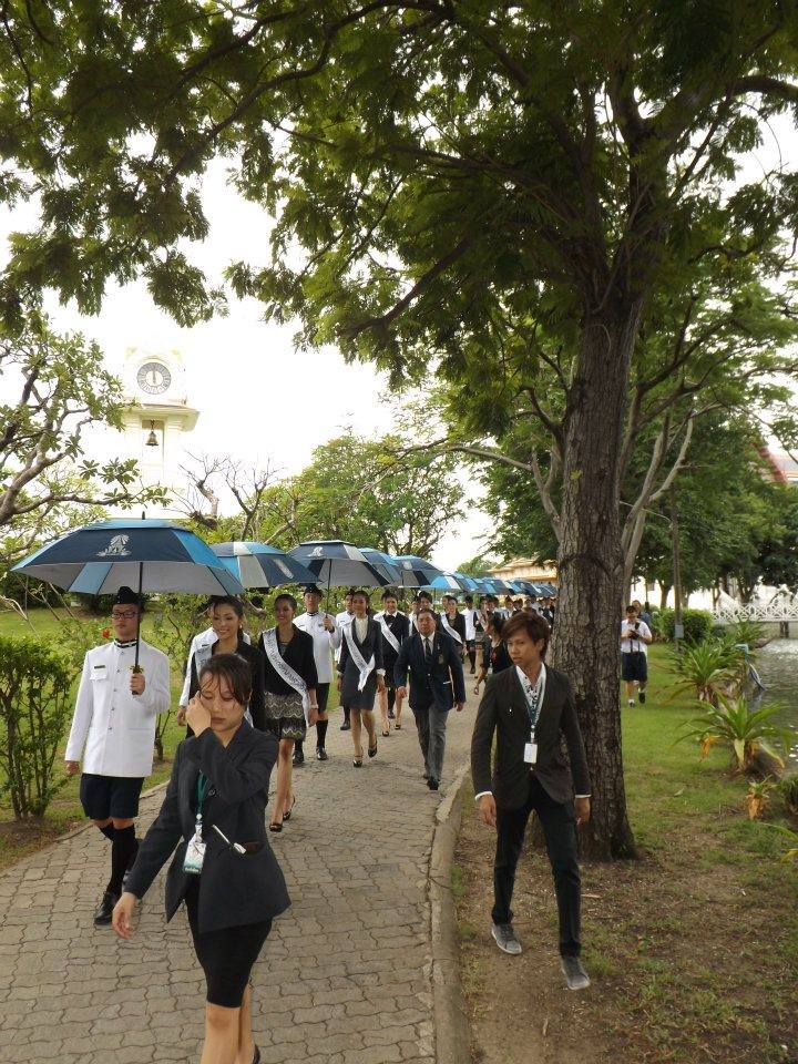 ผู้เข้าประกวดนางสาวไทย เยี่ยมชมโรงเรียนวชิราวุธ วิทยาลัย