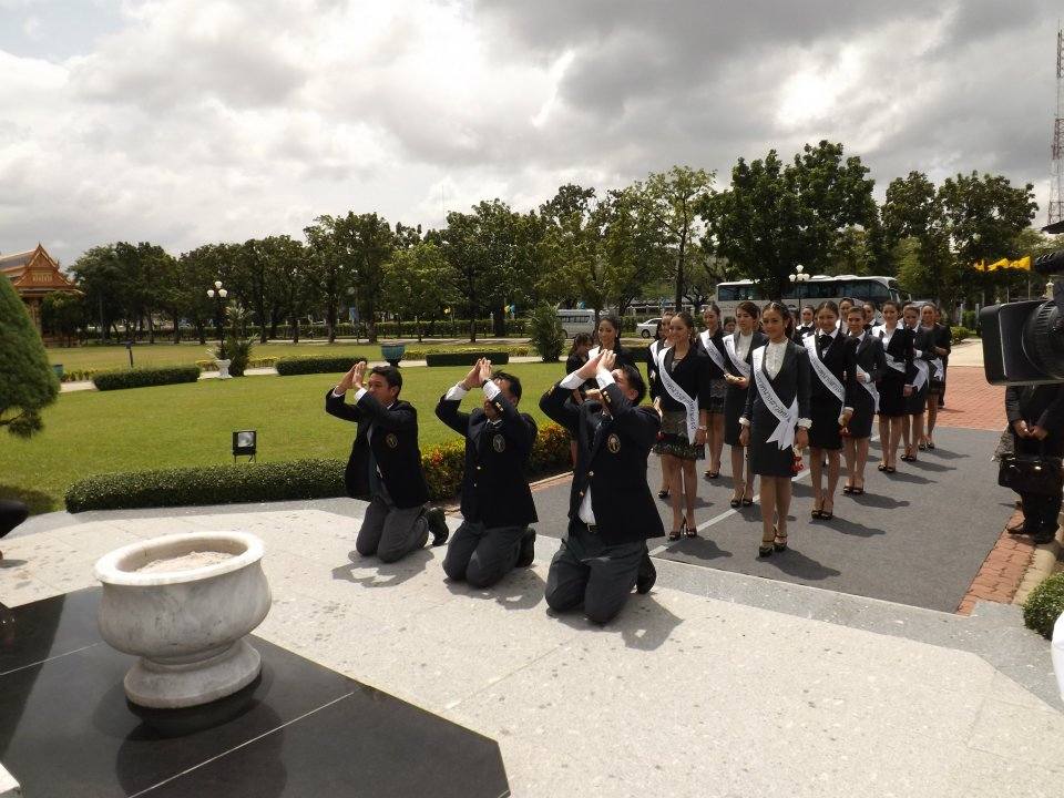 ผู้เข้าประกวดนางสาวไทย เยี่ยมชมโรงเรียนวชิราวุธ วิทยาลัย