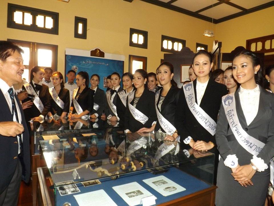 ผู้เข้าประกวดนางสาวไทย เยี่ยมชมโรงเรียนวชิราวุธ วิทยาลัย