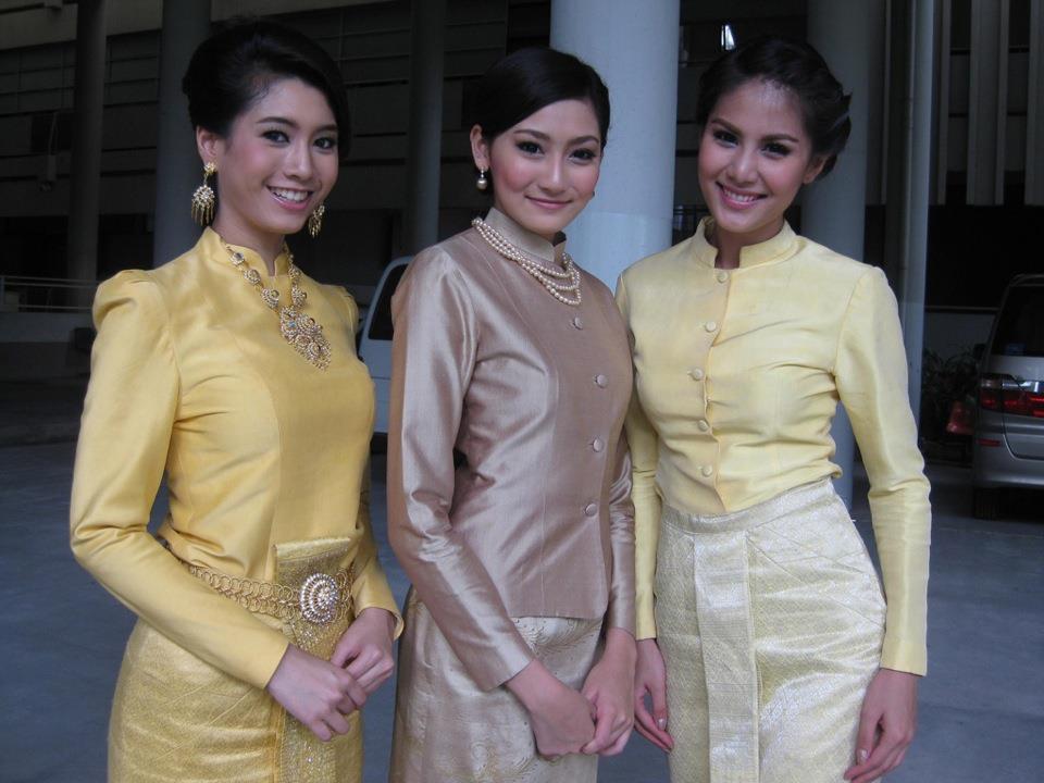 น้องแนน สุพัตรา จูเจริญ รองMUT2012 ในชุดไทย