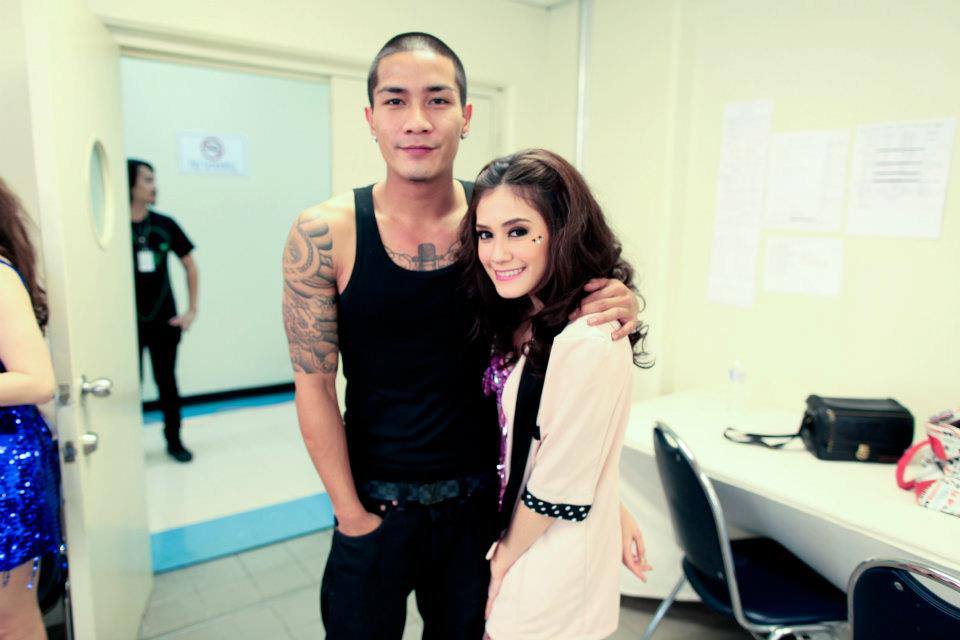 สเตฟานี  หุ่นดี ขาววิ้ง