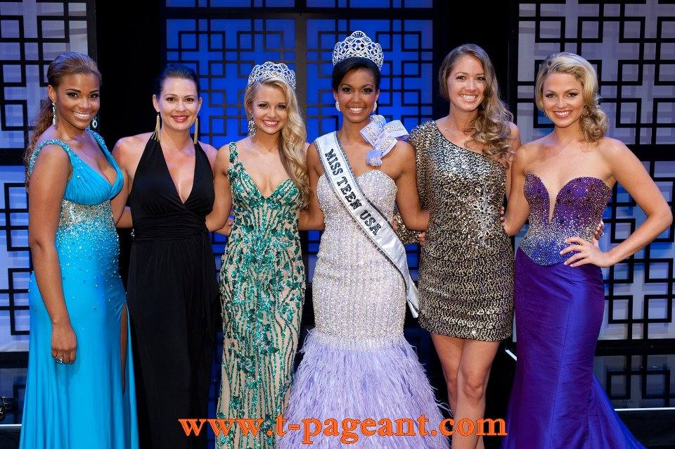 ถ่ายกับรุ่นพีๆ Miss Teen