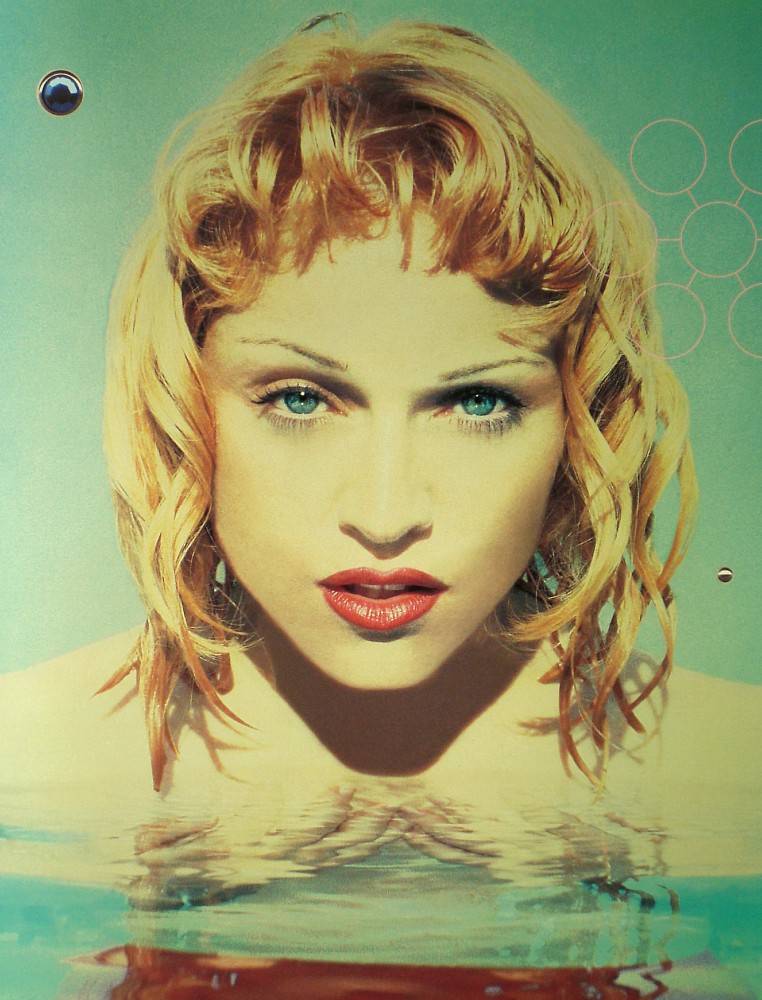 Madonna Drowned World Tour Book เลอค่าน่าสะสม