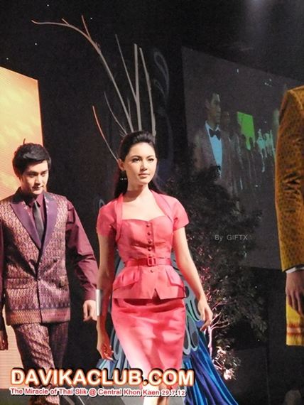 ใหม่ ดาวิกา ในงาน Miracle of Thai Silk ขอนแก่น