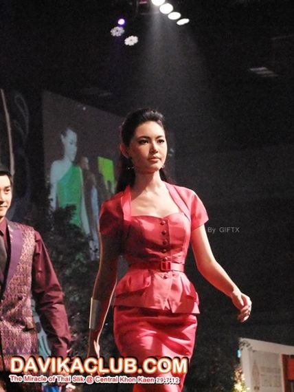 ใหม่ ดาวิกา ในงาน Miracle of Thai Silk ขอนแก่น