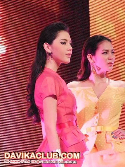 ใหม่ ดาวิกา ในงาน Miracle of Thai Silk ขอนแก่น