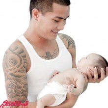 คนหล่ออ้มเด็ก