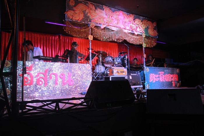 โรงเหล้าอิสาน ตะลึงกรุง บ้านเเห่งมิตรภาพเเละวัฒนธรรม