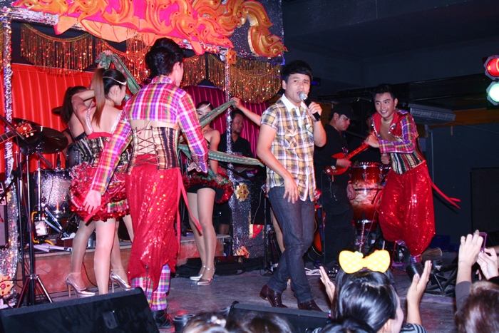 โรงเหล้าอิสาน ตะลึงกรุง บ้านเเห่งมิตรภาพเเละวัฒนธรรม