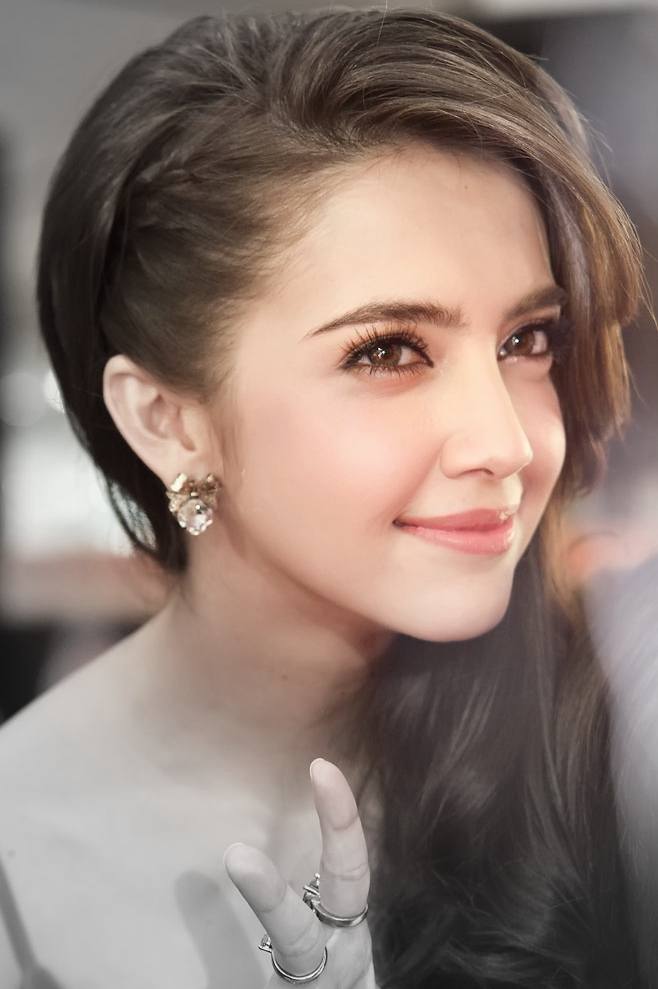 ซาร่า เล็กจ์