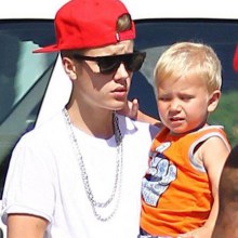 Justin Bieber, Family & Fans @King’s Fish House in Calabasas (30