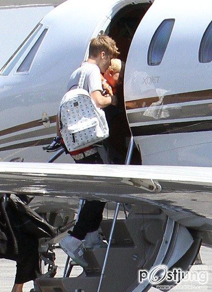 Justin Bieber Takes Flight With His Family