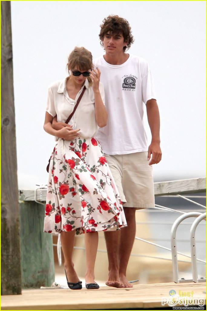 Taylor Swift: Sailboat Ride with Conor Kennedy!