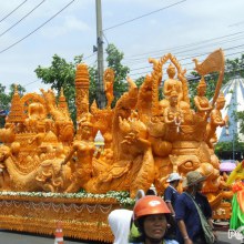 สุดอลังการต้นเทียนพรรษาจากเมืองประโคนชัย