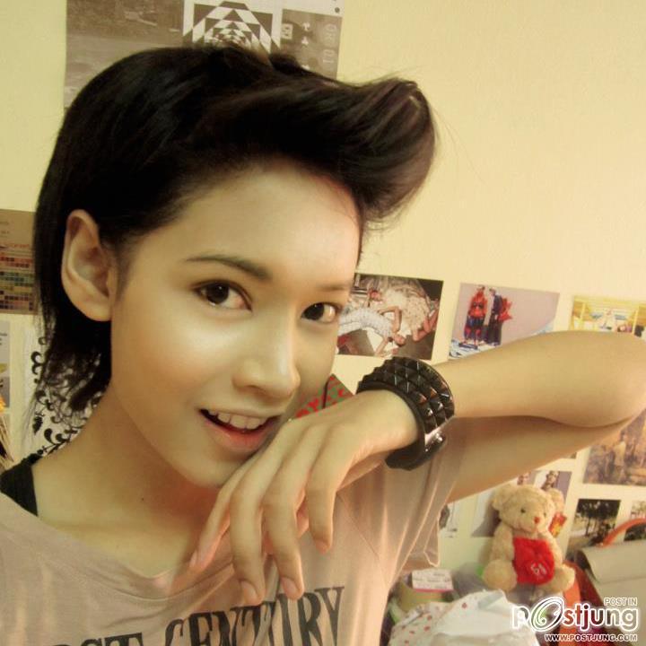 รูปนี้หลังจากชีอกหักครั้งล่าสุดก็หั่นผมสั้นประชดรักห่วยๆ