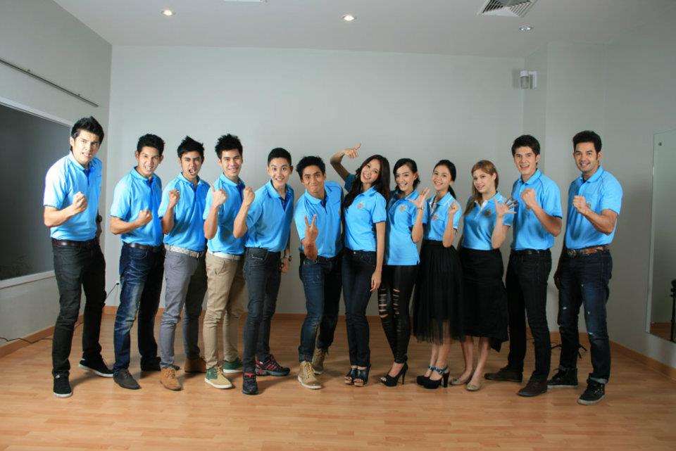 นักแสดงถ่ายรูปร่วมกันเนื่องวันแม่ เช่น ยุ้ย เอก ธันญ์...