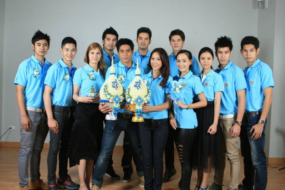 นักแสดงถ่ายรูปร่วมกันเนื่องวันแม่ เช่น ยุ้ย เอก ธันญ์...