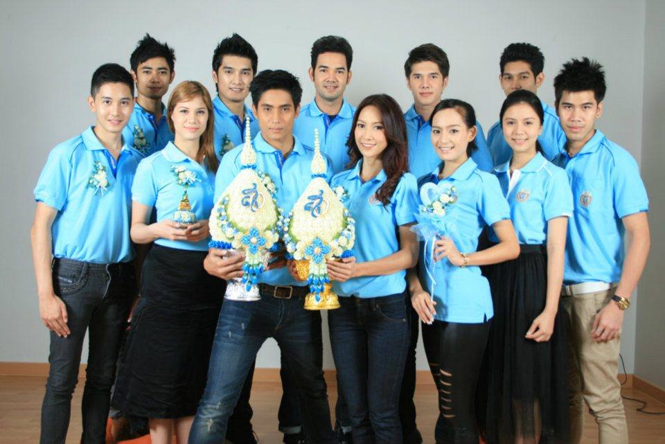 นักแสดงถ่ายรูปร่วมกันเนื่องวันแม่ เช่น ยุ้ย เอก ธันญ์...