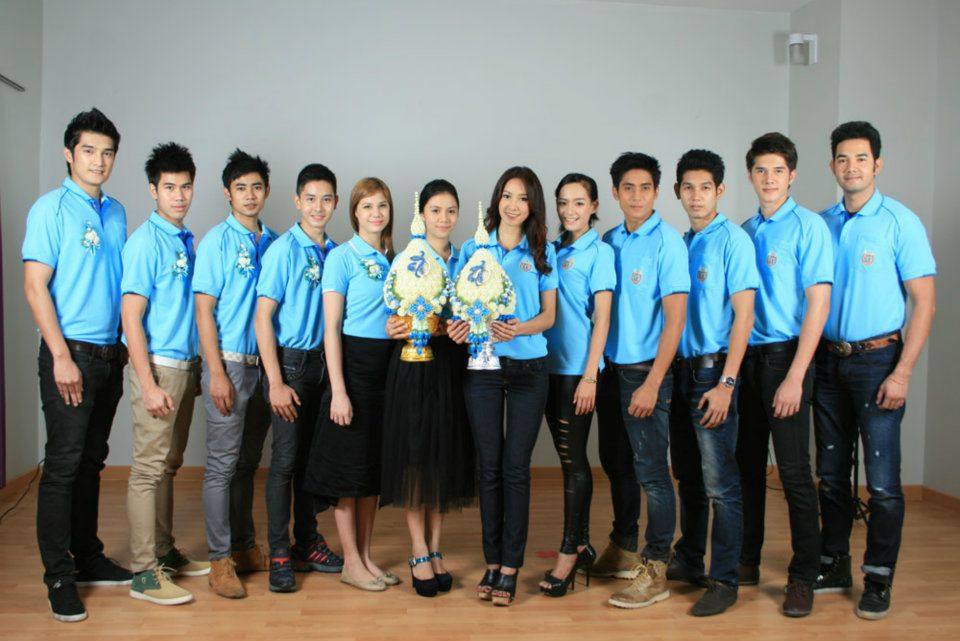 นักแสดงถ่ายรูปร่วมกันเนื่องวันแม่ เช่น ยุ้ย เอก ธันญ์...