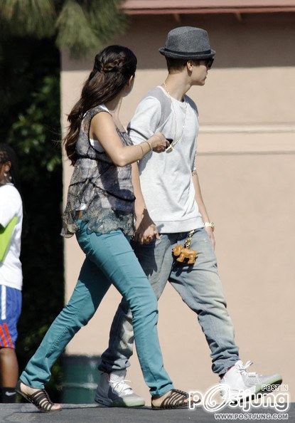 Selena Gomez Films "Parental Guidance" in Los Angeles