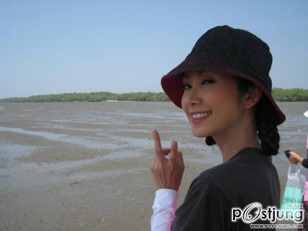 ยุ้ย จีรนันท์กับบรรยากาศเก็บหอยที่ดอนหอยหลอด น่ารักอ่ะ