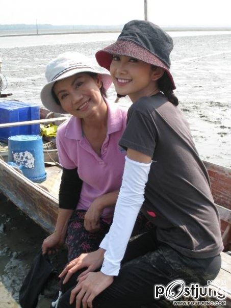 ยุ้ย จีรนันท์กับบรรยากาศเก็บหอยที่ดอนหอยหลอด น่ารักอ่ะ