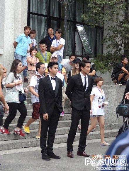 ป้อง ณวัฒน์ และ มาริโอ้ เมาเรอ รับรางวัล Asian Idol 2012 @ China