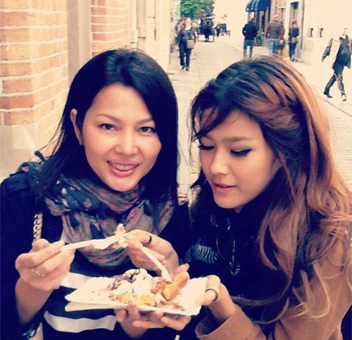 คอลเลคชั่น คู่แม่ &ndash; ลูกดารา สวยสดใสไม่แพ้กัน