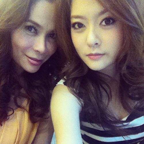 คอลเลคชั่น คู่แม่ &ndash; ลูกดารา สวยสดใสไม่แพ้กัน