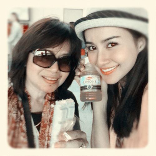 คอลเลคชั่น คู่แม่ &ndash; ลูกดารา สวยสดใสไม่แพ้กัน