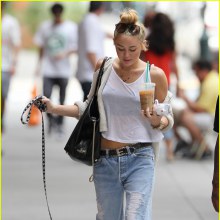 Miley Cyrus: Philadelphia Stroll with Happy