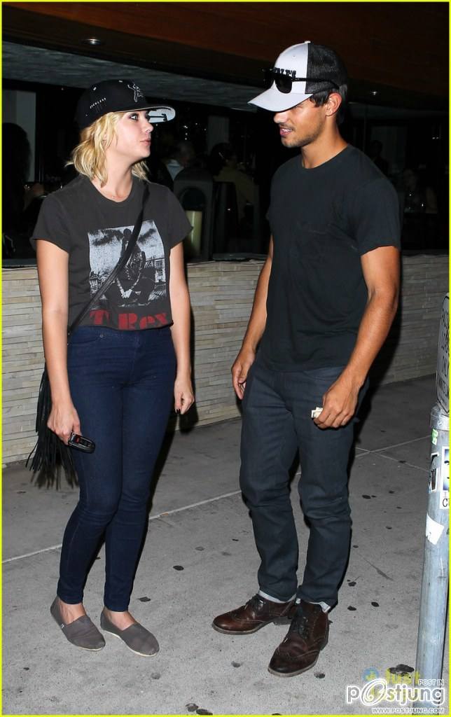 Taylor Lautner: Red O Dinner with Ashley Benson!