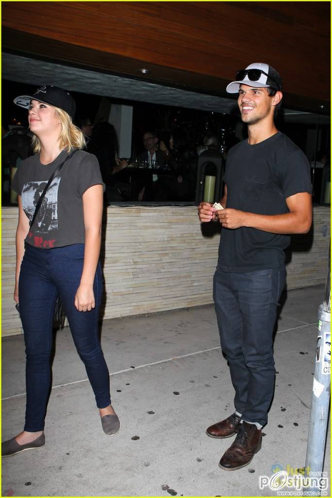 Taylor Lautner: Red O Dinner with Ashley Benson!