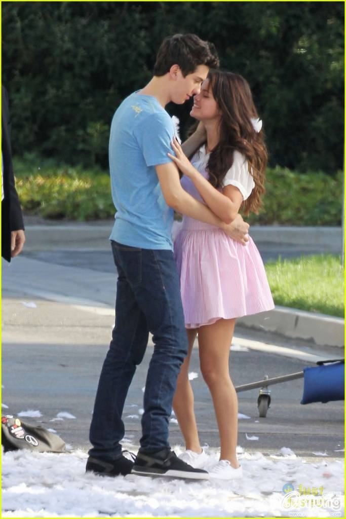 Nat Wolff & Selena Gomez: Kiss on 'Parental Guidance Suggested'!