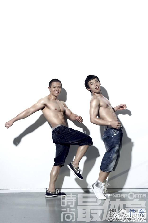 2 นักกีฬายิมนาสติกจีน