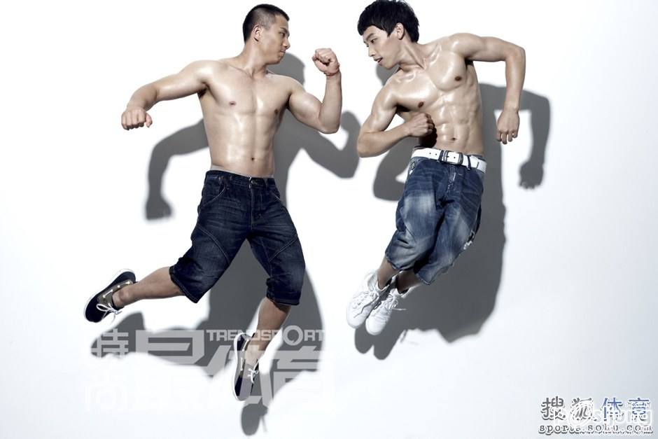 2 นักกีฬายิมนาสติกจีน