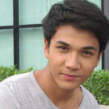 หมู ธีรภัทร์ แย้มศรี