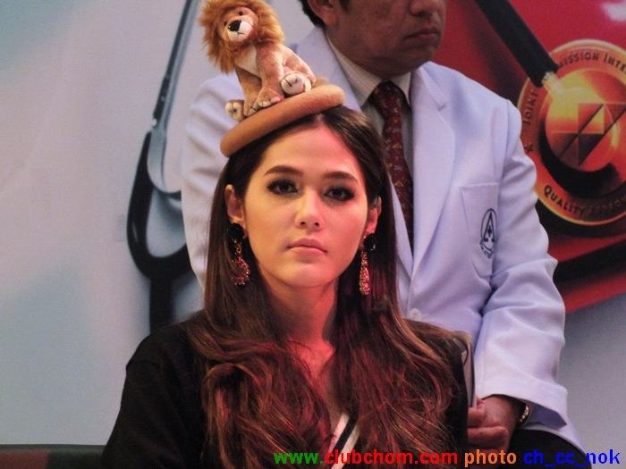 ชมพู่ อารยา ในงานแถลงข่าว 10ปี ศูนย์หัวใจ รพ.รามฯ